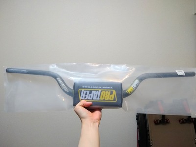 【ハンドルバー交換】モタードのポジションってどんな感じ？ハンドルバー交換で快適に