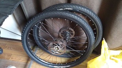 交換したMTBタイヤの写真
