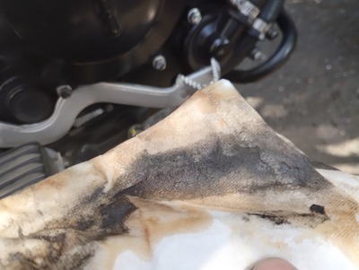 クラッチワイヤーから出てきた土