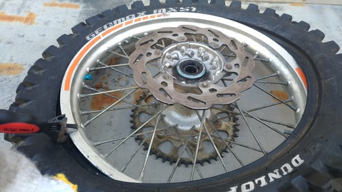 ビードホルダーの代わりにモンキーレンチを使った写真