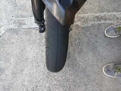 ツルツルのフロントタイヤ