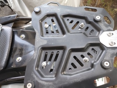 擦れたベースマウント