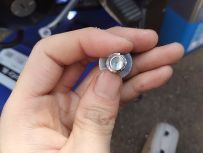 切り欠きを入れたボルト