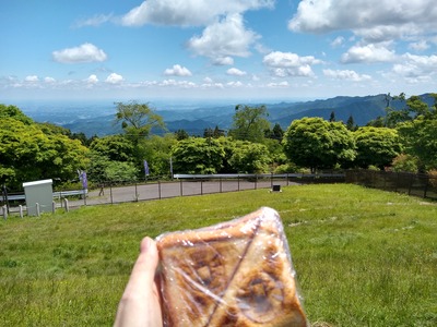 ホットサンドと堂平の丘の写真
