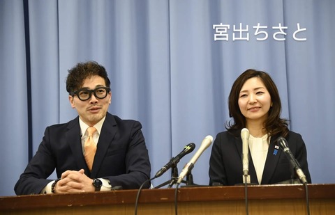 8A6A51D6-368D-4CF6-B7FC-9EA3892C51ED