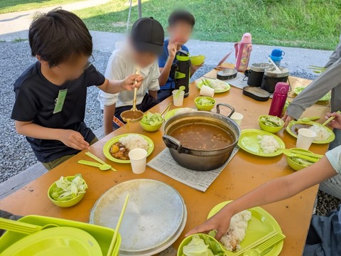 C7A85996-7277-41A8-9697-666B361DB372