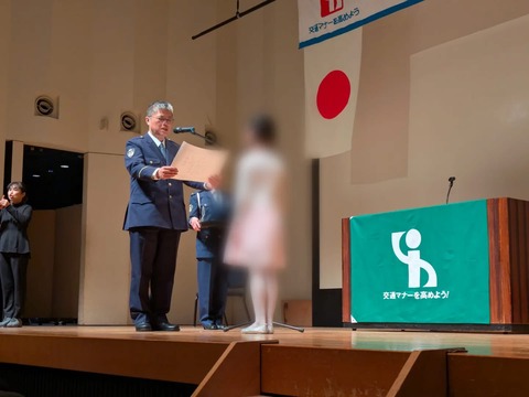 E4F3F165-70E4-4F77-ABB5-7BFE5681EC67