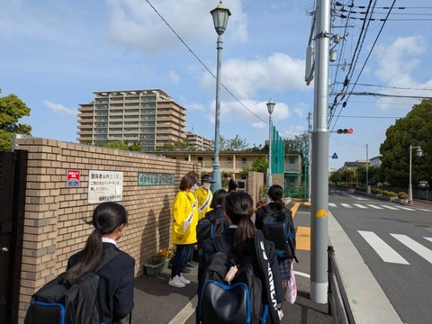 D6A954D1-6168-479A-A3B2-11E1DD6F0EB7