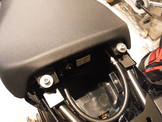 Cb250rのシートを外してみた 足したら12気筒 予定 Cb250rのシートを外してみた 足したら12気筒 予定