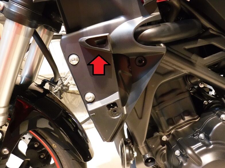 CB250Rのヒューズボックスを探す : 足したら12気筒 CB250Rのヒューズボックスを探す : 足したら12気筒