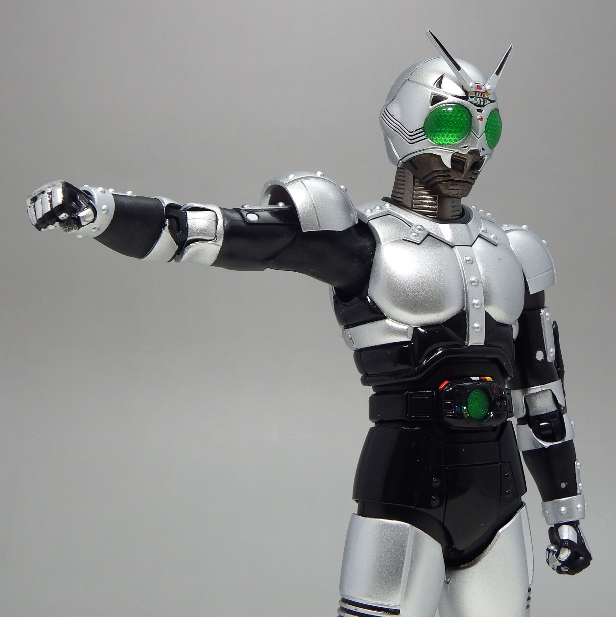 S.H.フィギュアーツ「シャドームーン(真骨彫製法)」 : 空想玩具シリーズ