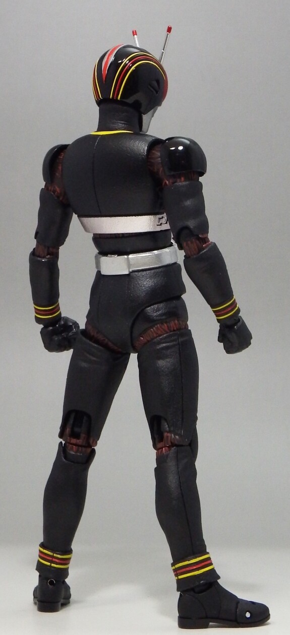 S.H.フィギュアーツ「仮面ライダーBLACK(真骨彫製法)」 : 空想