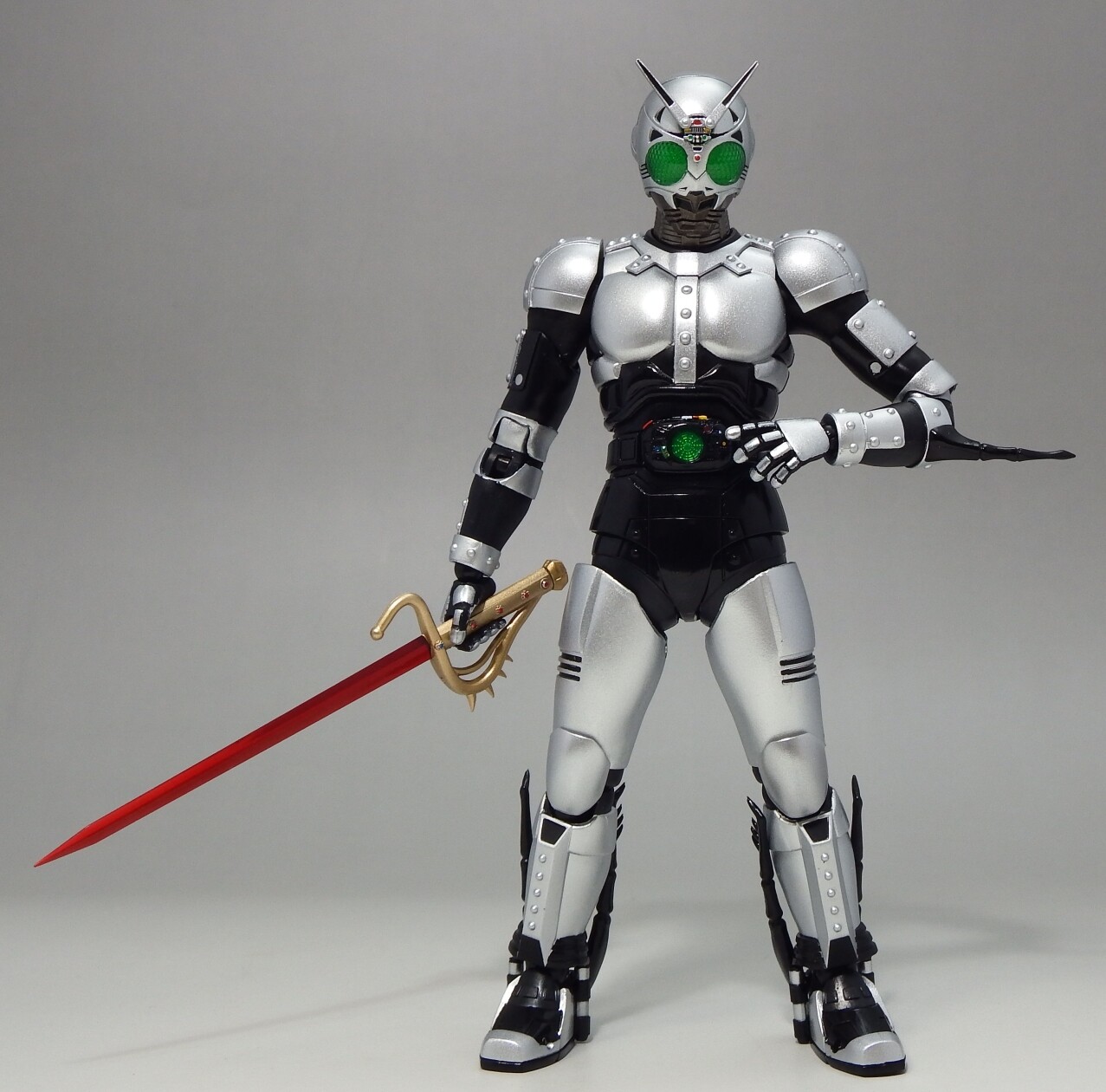 S.H.フィギュアーツ「シャドームーン(真骨彫製法)」 : 空想玩具