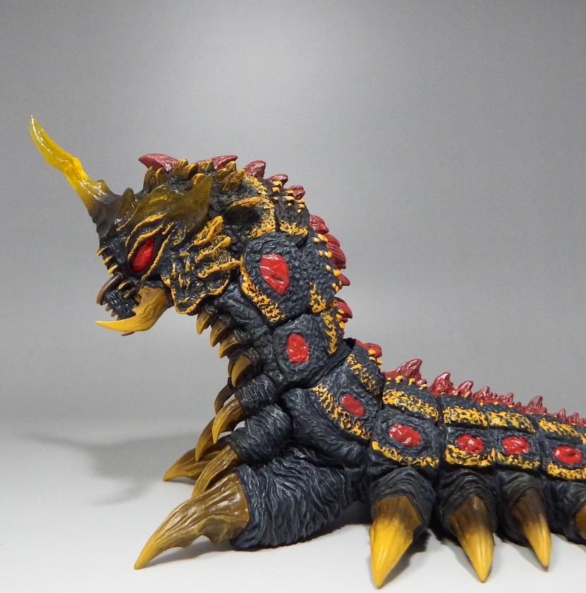 【中古・開封済】オマケ付S.H.モンスターアーツ モスラ（幼虫）＆バトラ（幼虫） 中古・開封済】オマケ付S.H.モンスターアーツ モスラ（幼虫