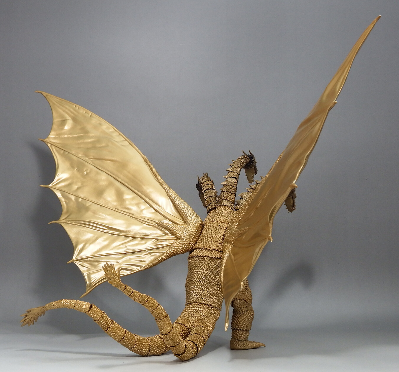 モンスターアーツ様可動フィギュア　キングギドラ　昭和 S.H.モンスターアーツ「キングギドラ 1972」 : 空想玩具シリーズ