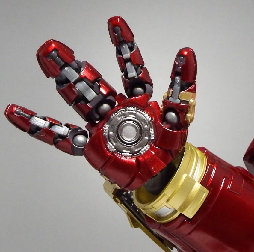 S.H.フィギュアーツ×超合金「ハルクバスター」 : 空想玩具シリーズ S.H.フィギュアーツ×超合金「ハルクバスター」 : 空想玩具シリーズ