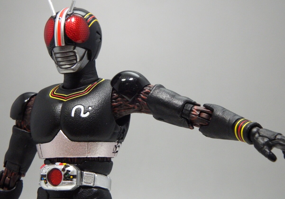 新品未開封 S.H.フィギュアーツ 真骨彫製法 仮面ライダーBLACK ブラック 黒」で全身のカラーリングを再構築した「S.H.Figuarts（真骨彫