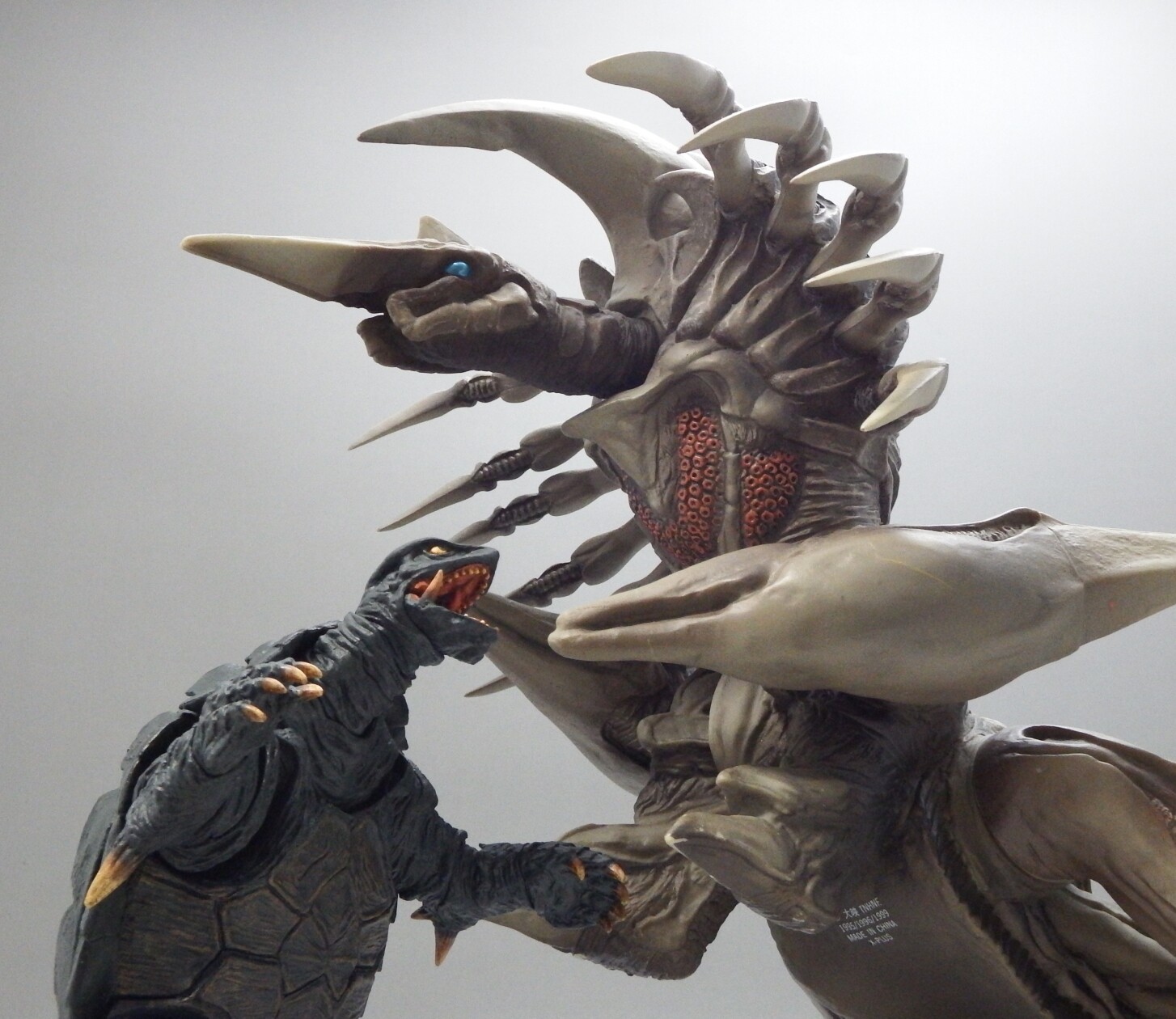 S.H.モンスターアーツ「ガメラ1996」改造 Ver.1.5 : 空想玩具