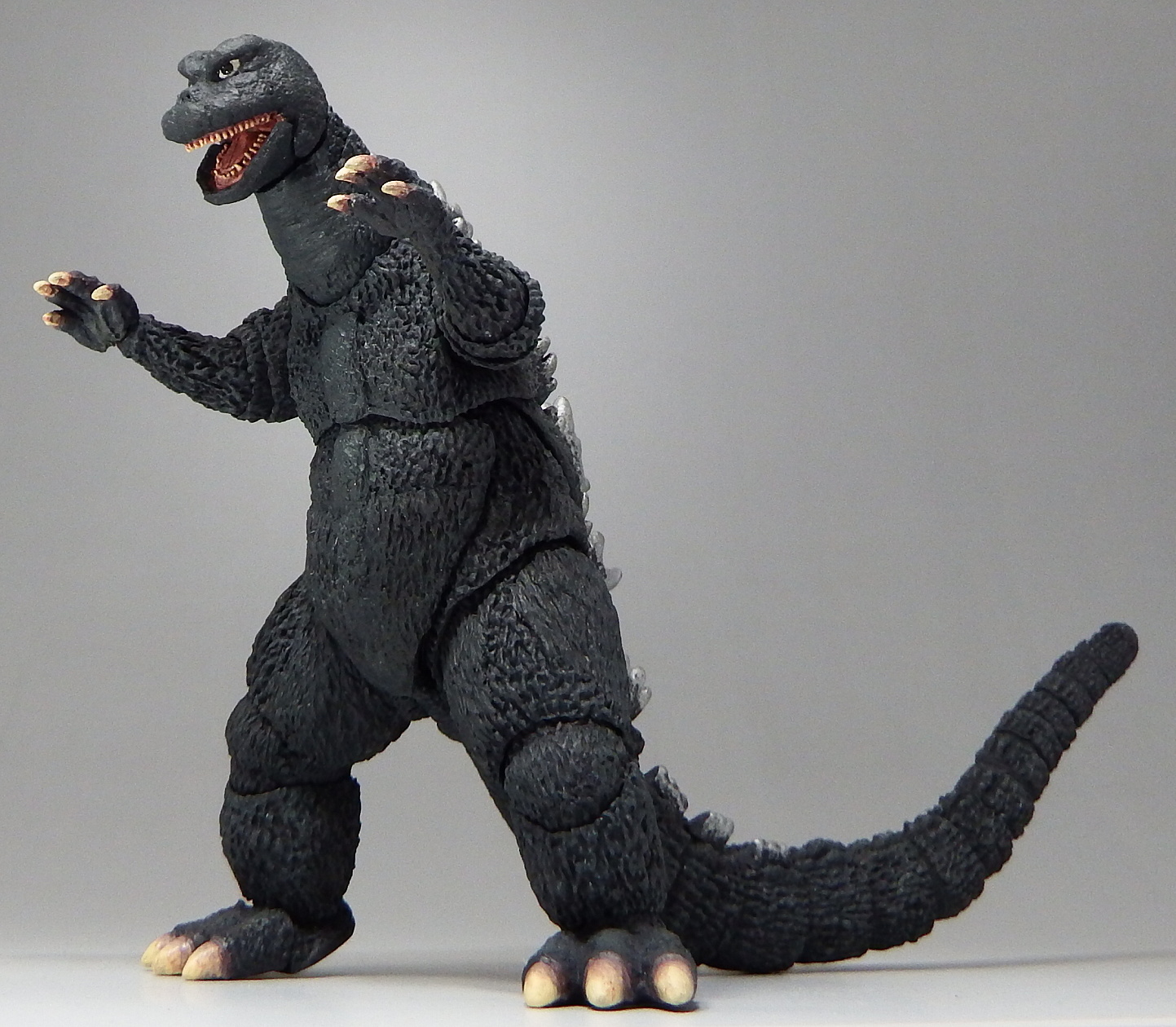 S.Hモンスターアーツ　ゴジラ Amazon | TAMASHII NATIONS S.H.モンスターアーツ ゴジラvs