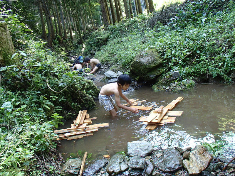 川遊び　はだか 