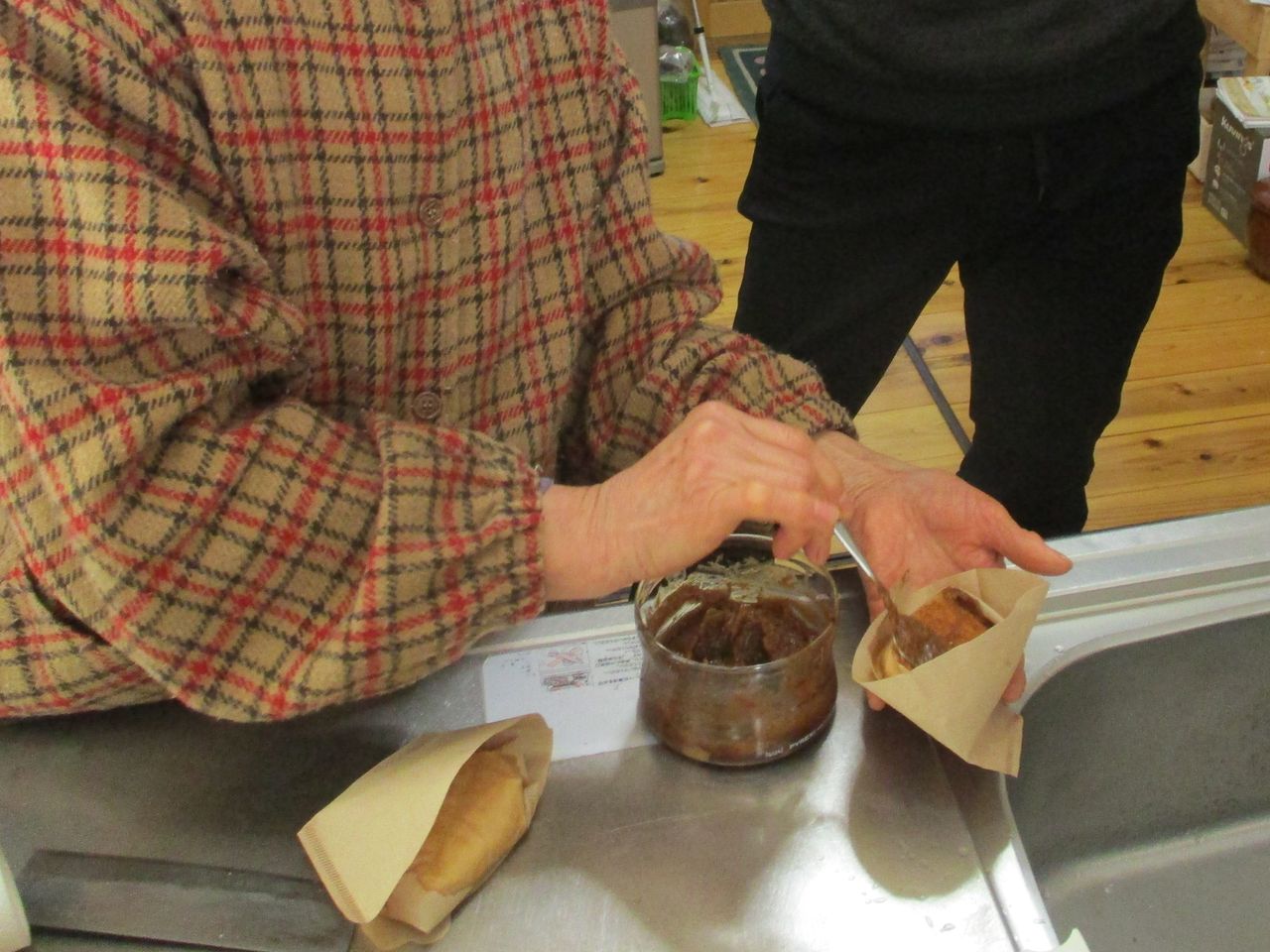 ヤギ乳で作るみそ味のカッテージチーズ 大小迫 つむぎの家 ヤギ乳で作るみそ味のカッテージチーズ 大小迫 つむぎの家