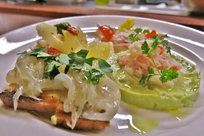 人気のローストビーフと ポップオーバー 神田 オススメ おでかけ レストラン