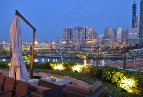 夜景を望む ソファー席 横浜 オススメ おでかけ レストラン