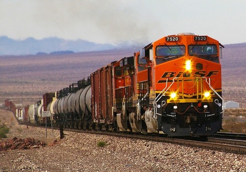 1280px-BNSF_7520_GE_ES44DC_in_Mojave_Desert