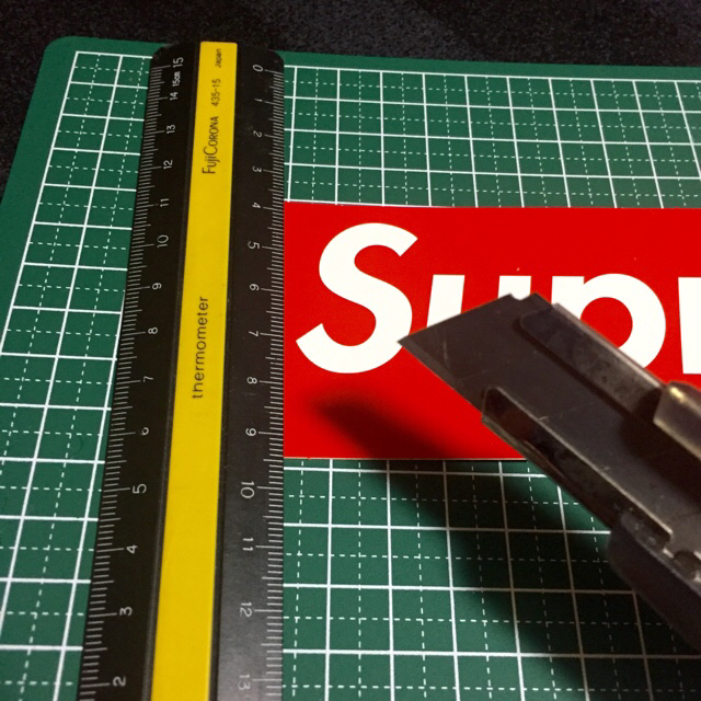 Supreme シュプリーム のiphoneケースを100均のケースとステッカーで自作した Gear