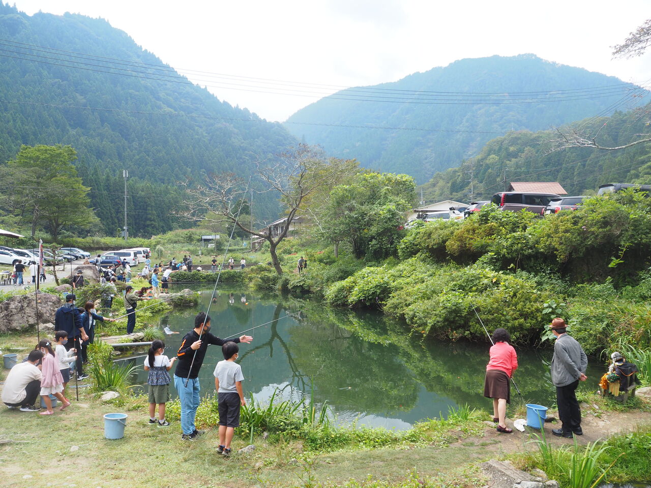 とったど の嵐は まだまだつづく つりのあとも 楽しい 湯来つり堀 とったど の嵐は まだまだつづく つりのあとも 楽しい 湯来つり堀