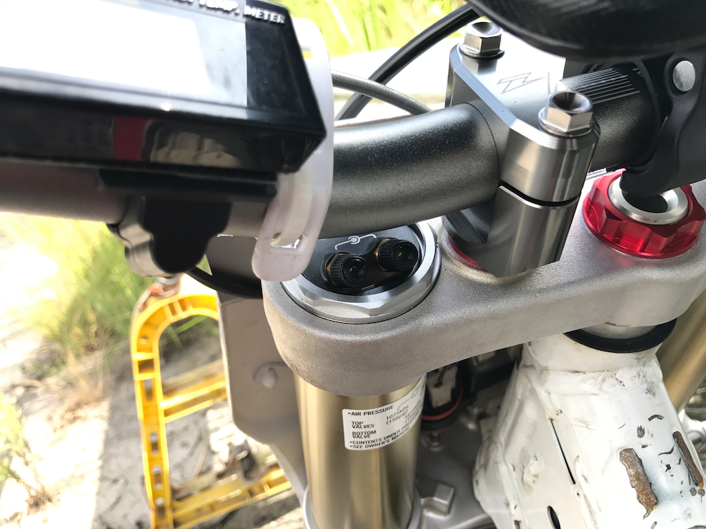 CRF250R フロントフォーク流用 : 〜CRMといく〜 林道放浪録 CRF250R フロントフォーク流用 : 〜CRMといく〜 林道放浪録
