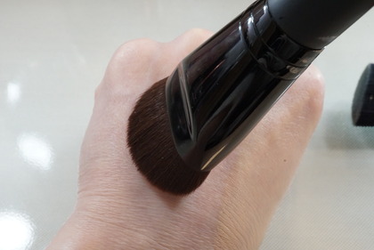 bereMinerals リュクスパフォーマンスブラシ17