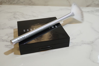 NYX Holographic Halo Brush Micro31