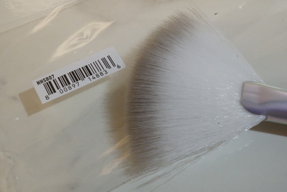 NYX Holographic Halo Brush Micro3