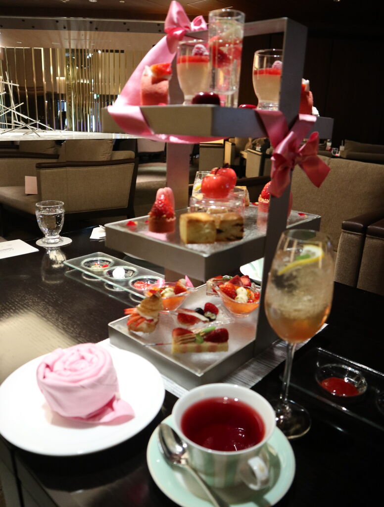 Anaクラウンプラザホテル大阪 ピンクアフタヌーンティーセット Yuki の Sweets Diary