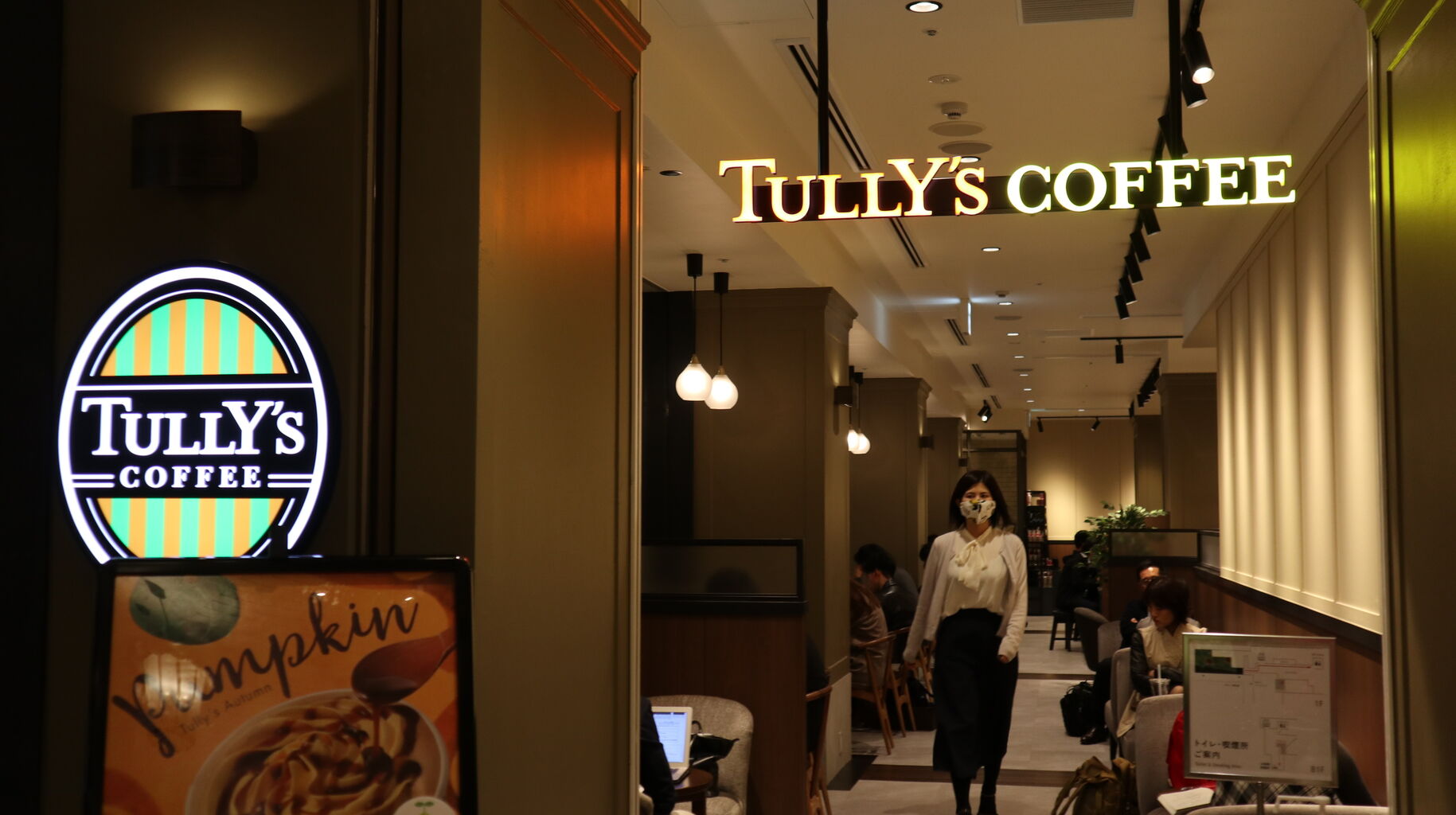 タリーズコーヒー 大阪新阪急ホテル店 ホテル内にしっくりくる落ち着きカフェ Yuki の Sweets Diary