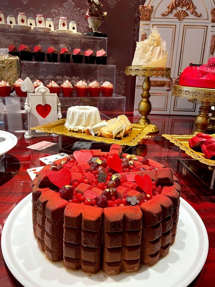 ヒルトン大阪 アリスの世界 迷い込んだ スイーツビュッフェ 赤 黒 チョコレートスイーツ Yuki の Sweets Diary ヒルトン大阪 アリスの世界 迷い込んだ スイーツビュッフェ 赤 黒 チョコレートスイーツ Yuki の Sweets Diary