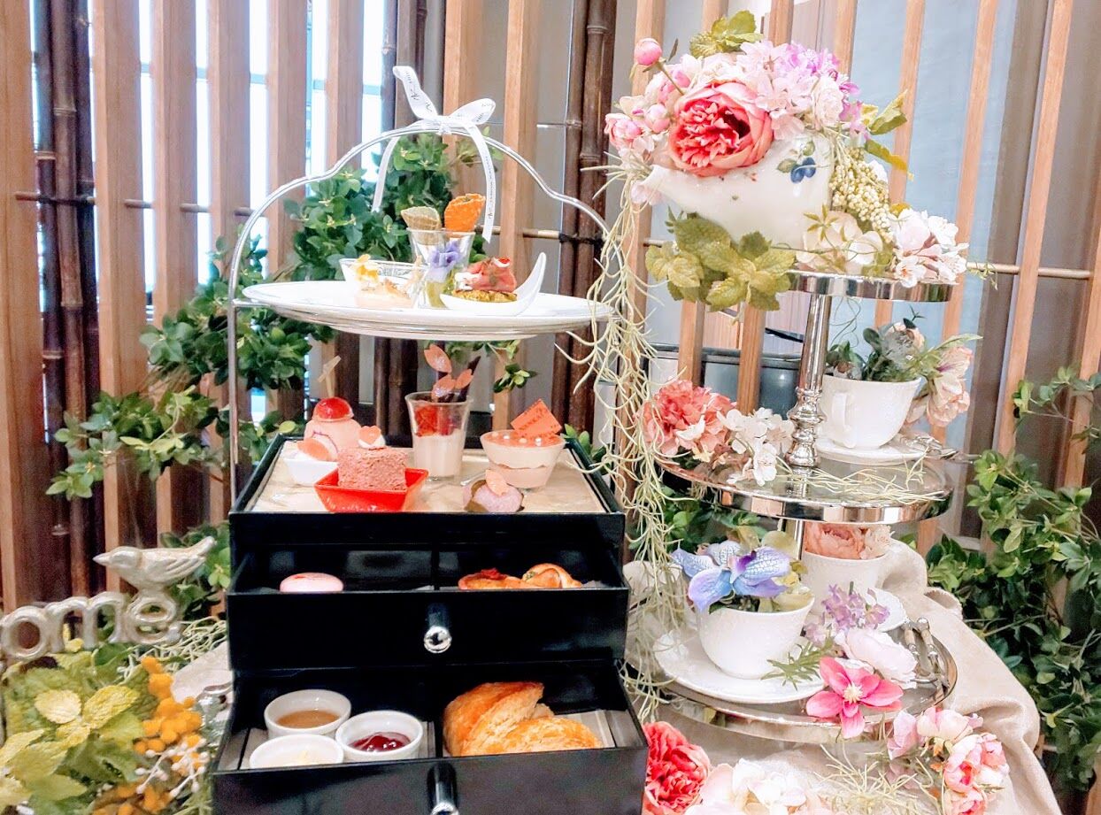 スイスホテル南海大阪で春の花アフタヌーンティー 日比谷花壇とコラボ Yuki の Sweets Diary