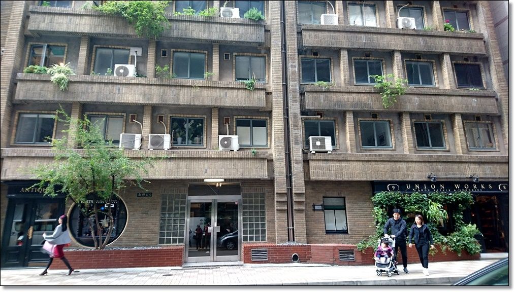 銀座レトロ建築と路地裏めぐり 花すみれ