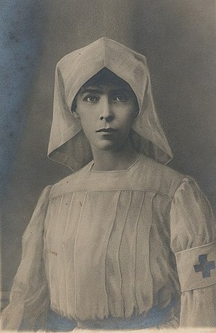 330px-Elisabeth,_Queen_of_the_Belgians_(1876-1965)