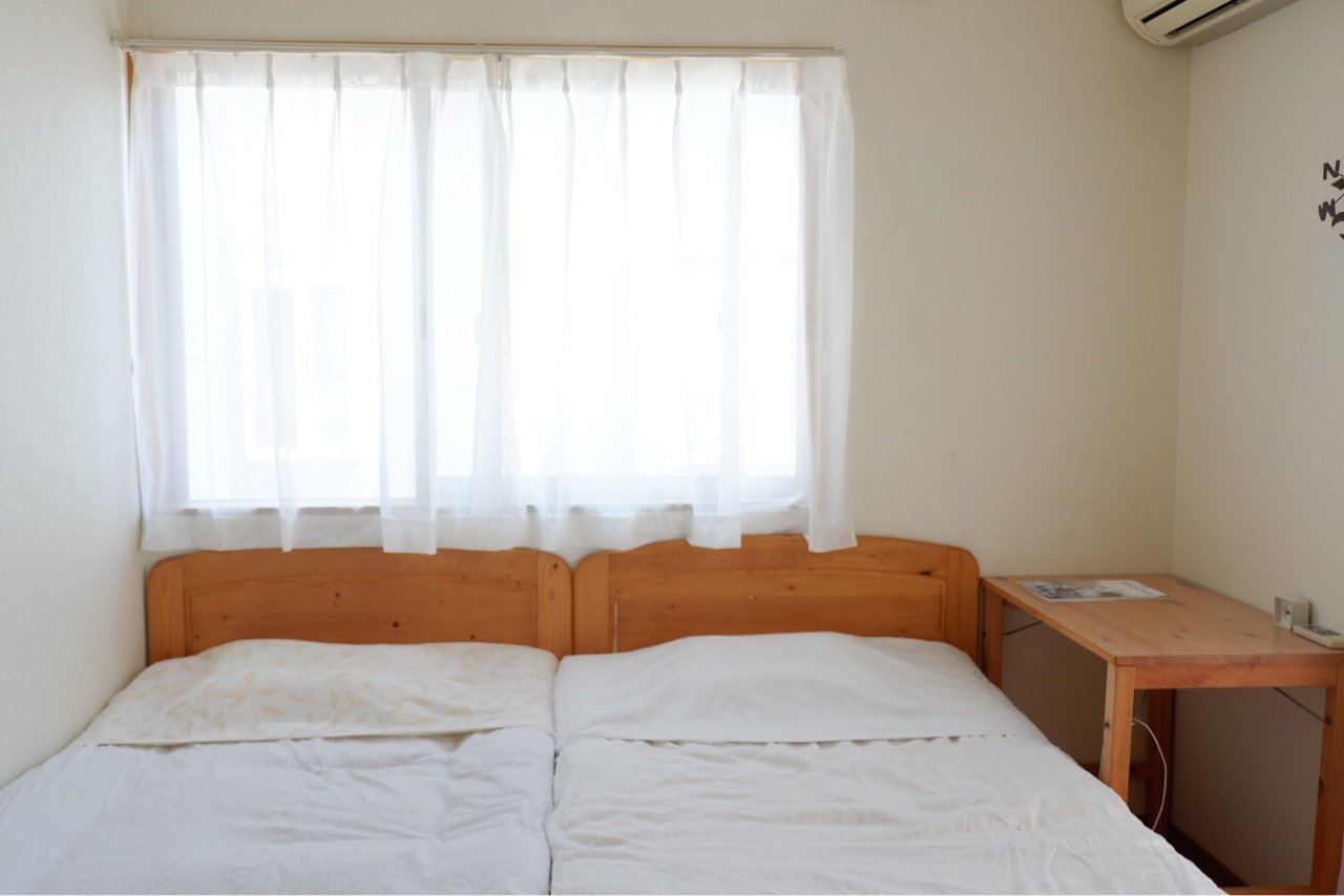 うちの夏の寝室 狭い部屋にベッド2台 ゆとりあるシンプルな暮らし Powered By ライブドアブログ