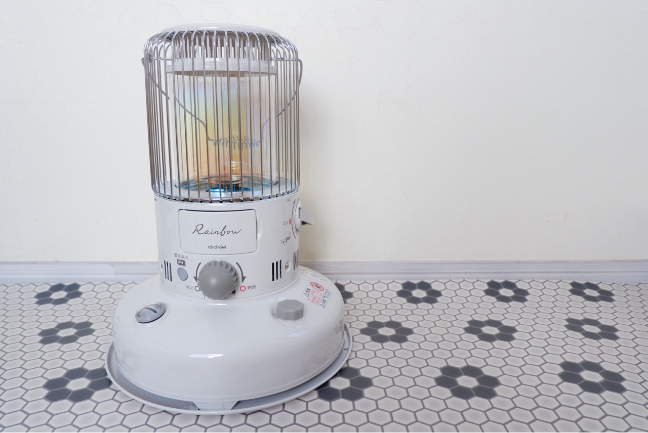 i65★トヨトミ 対流型 石油ストーブ 電池レス ぐるんPa 保証付き・送料込み 電池式 対流形石油ストーブ KS-67H｜コープの家電 オンライン