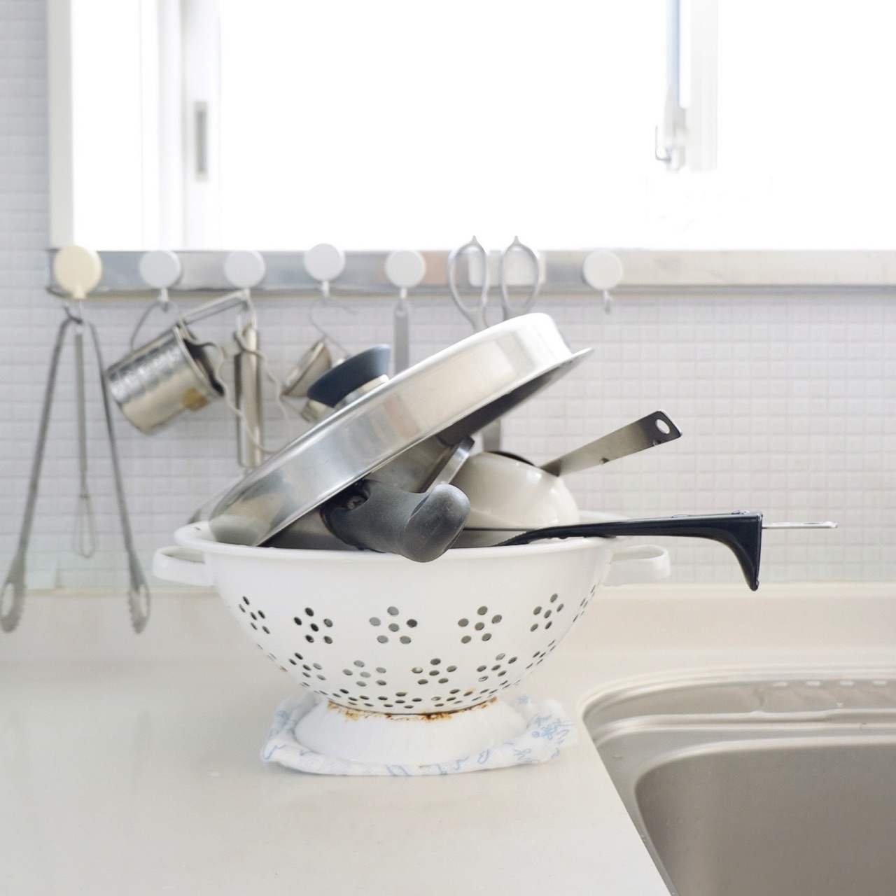水切りかごを、トレーからコランダーへ : ゆとりあるシンプルな暮らし