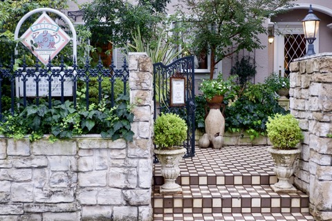 872AC650-B327-40FE-B310-096DD4FEF5A0_1_201_a