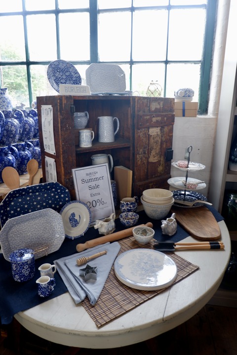 90FB9827-6469-44E4-A7B5-A283CA5C1CF2_1_201_a