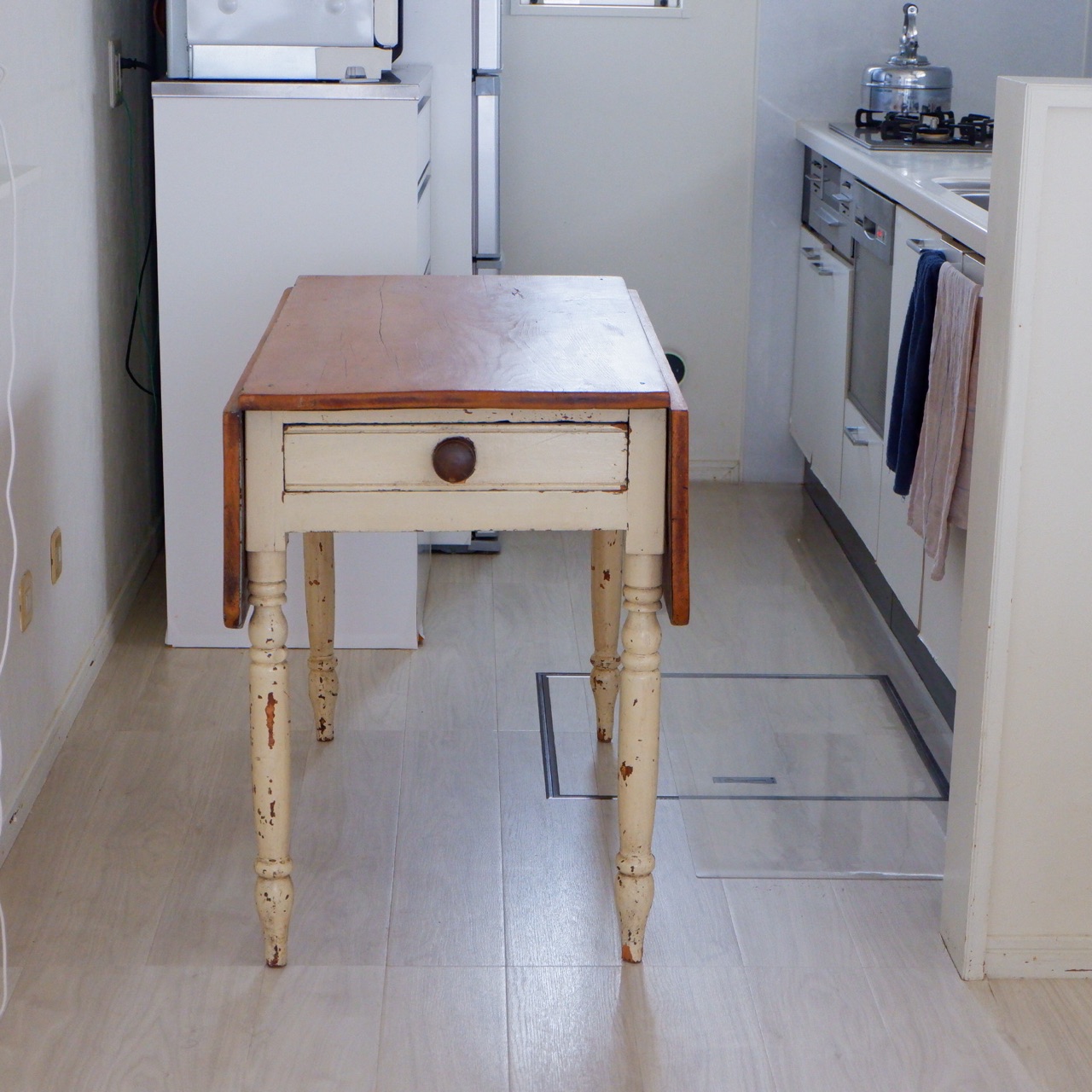 キッチンの風景が変わりました｜アンティーク作業台 : ゆとりある