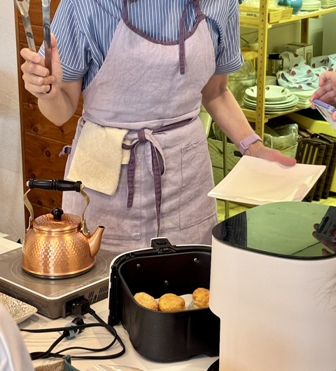 F5DBCB5D-3B3A-48AF-AD69-1BC912278569_1_201_a