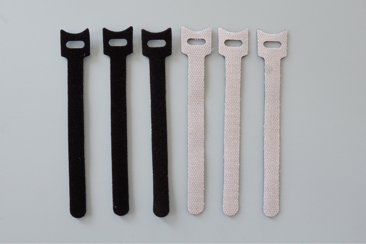 【100均】コードを束ねるマジックテープなら、結束タイプがおすすめ。 ゆとりあるシンプルな暮らし Powered by ライブドアブログ