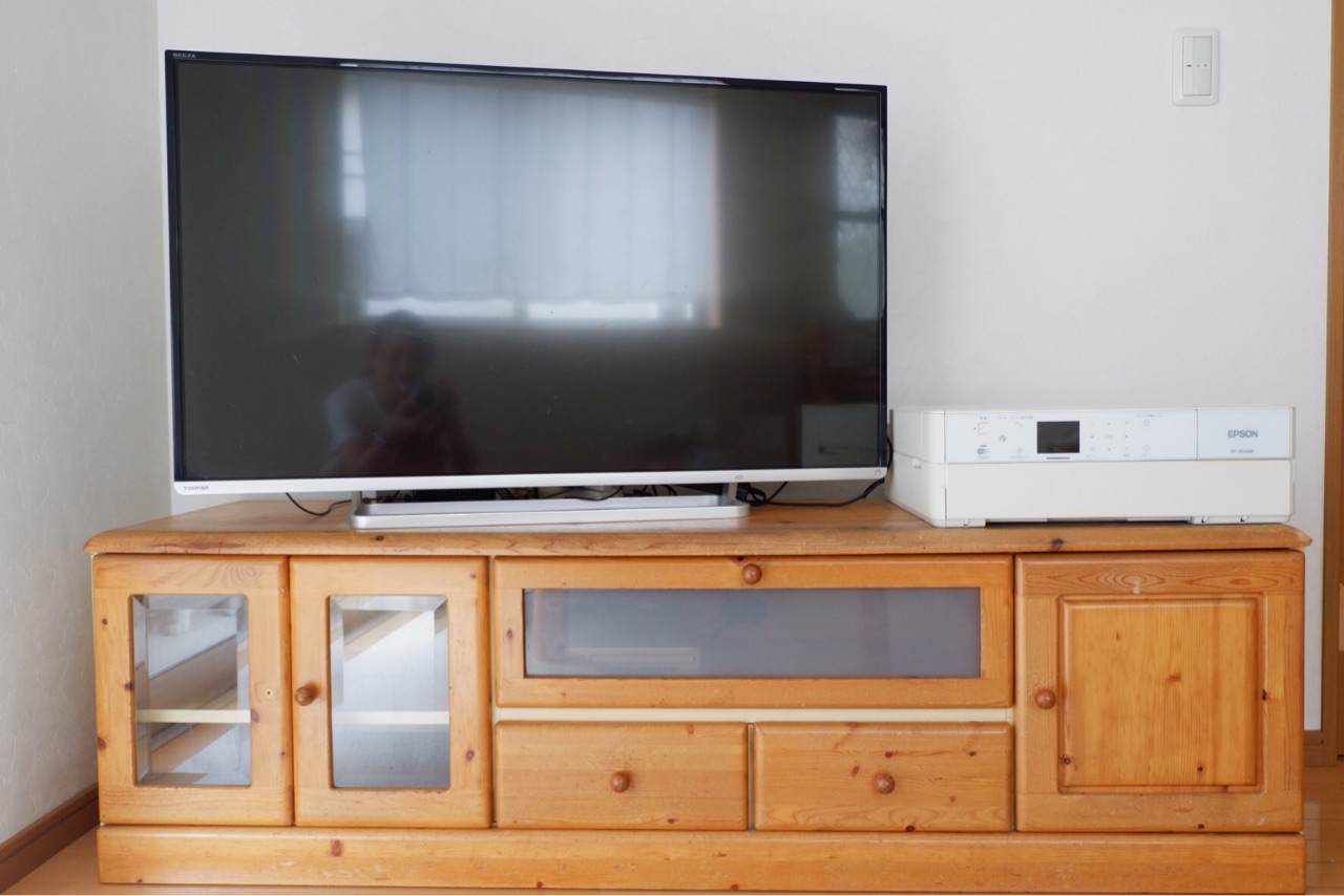 DIY】古いテレビ台を、サンダー掛けできれいに。 : ゆとり