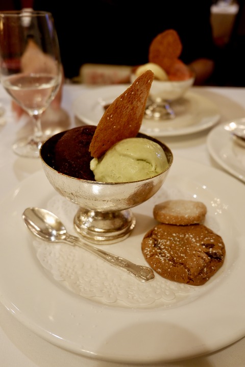 16AE7435-615A-41DD-A7CC-127F773F321B_1_201_a